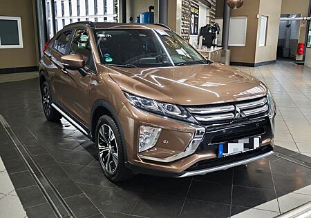 Mitsubishi Eclipse Cross 4WD CVT 8xBereift Head-Up Display