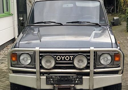 Toyota Land Cruiser HJ61