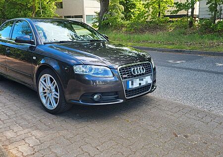 Audi A4 2.0 T FSI 162kW quattro/S Line/ Zahnriemen n