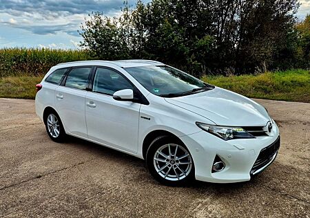 Toyota Auris Touring Sports Executive Hybrid