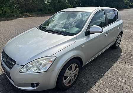 Kia Cee'd Ceed, Fahrzeug Top Zustand