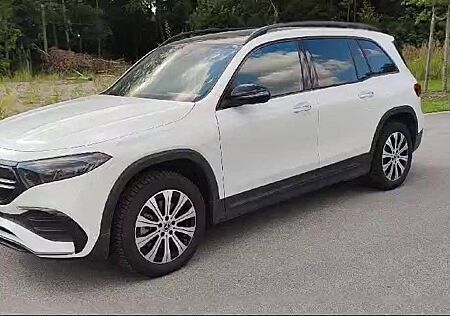 Mercedes-Benz EQB AMG Line -- 300 4MATIC - 7 - Sitzplätze