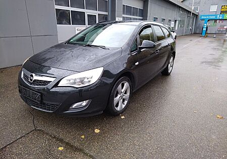 Opel Astra J Sports Tourer+KLIMAAUTO+SHZ+PDC+TEMPOMAT