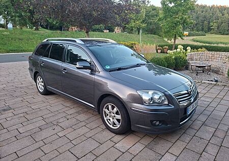 Toyota Avensis Combi 1,8-l-VVT-i Team m. AHK