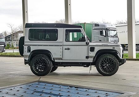 Land Rover Defender 90 "Kahn Design" mit nur 21.000 km