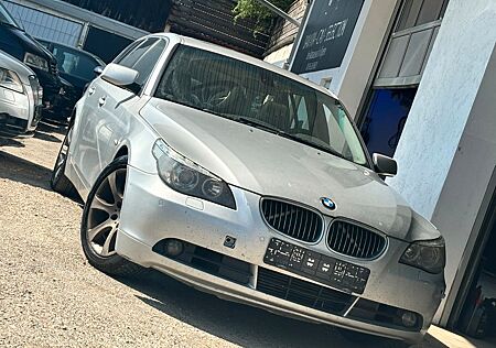 BMW 530d A touring *AUTOMATIK* ( LEDER, NAVI, XENON,