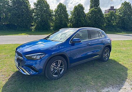 Mercedes-Benz GLA 220 ,Edition Progressive Line,AHK,Pano