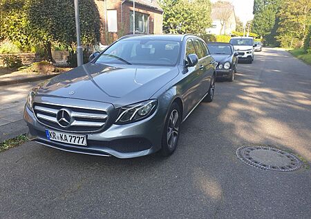 Mercedes-Benz E 220 d T Autom. -