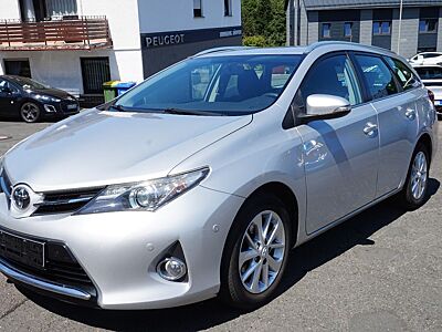 Toyota Auris Touring Sports Life+