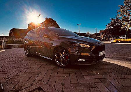 Ford Focus 2,0TDCi ST PowerShift Turnier ST