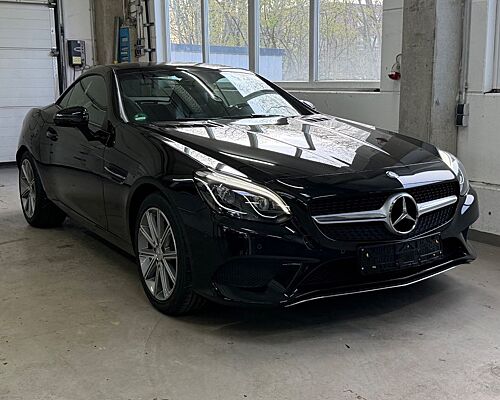 Mercedes-Benz SLC 180 / KAMERA/PANO/LED/AIRSCARF/NAVI
