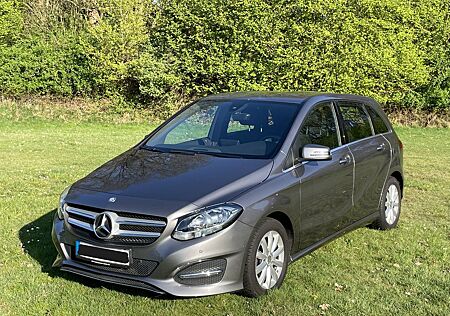 Mercedes-Benz B 180 Metallic, schw. AHK, Automatik, Rückfahrkamera