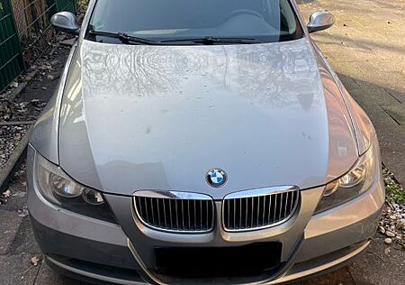 BMW 325i -