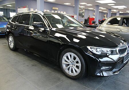 BMW 320i 320 Touring Aut. - Leder - LED - Navi - Hea
