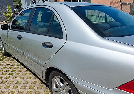 Mercedes-Benz C 200 gebraucht kaufen Mercedes-Benz C 200 KOMPRESSOR CLASSIC Classic