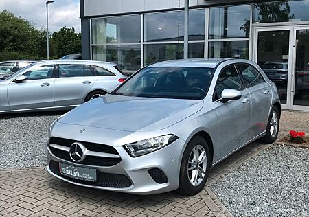 Mercedes-Benz A 200 A 200d DCT Wide Distronic Teilleder MBUX LED