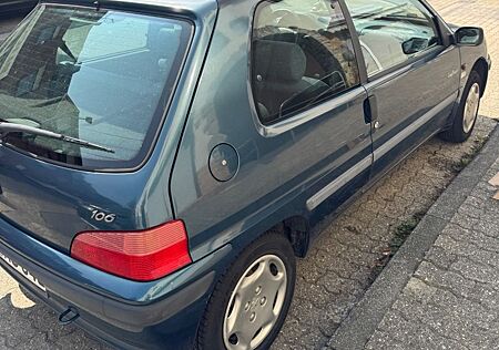 Peugeot 106 1.1 Long Beach Schiebdach Long Beach