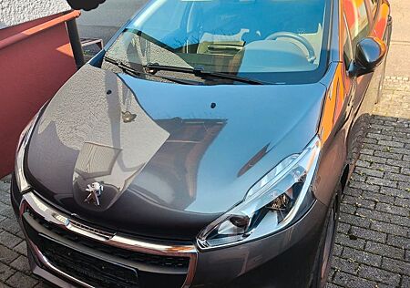 Peugeot 208 PureTech 110 EAT 6 Signature