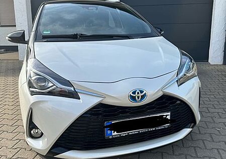 Toyota Yaris 1,5-l-VVT-i Hybrid CVT Style Seleciton...