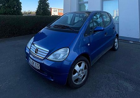 Mercedes-Benz A 160 AVANTGARDE. Allwetterreifen mit Alufelgen.
