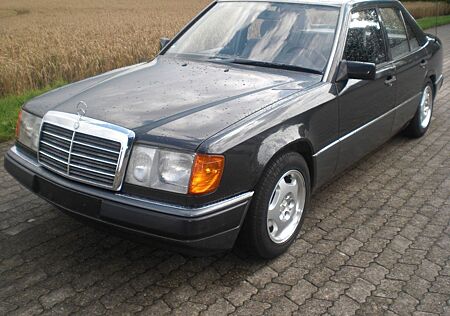 Mercedes-Benz 230 E W 124