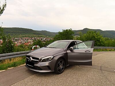 Mercedes-Benz A 220d*4Matic*DistronicPlus*Pano*LED*
