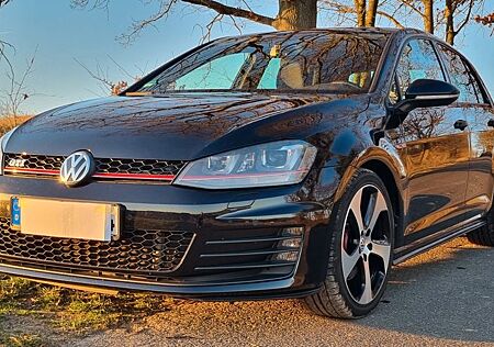 VW Golf Volkswagen 2.0 TSI DSG BMT GTI GTI