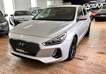 Hyundai i30 Intro*Kamera*Navi*Lrh*Sitzheiz*Spurhlt