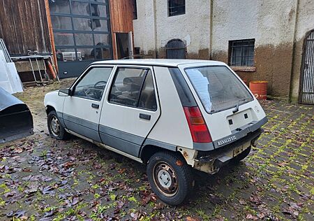 Renault R 5 Teileträger mit Papieren