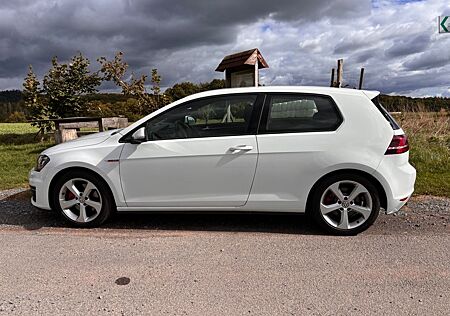 VW Golf Volkswagen 2.0 TSI DSG BMT GTI