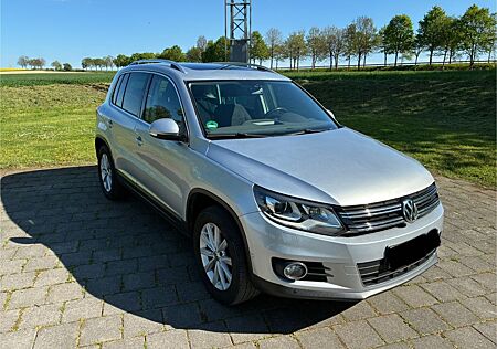 VW Tiguan Volkswagen 2.0 TSI DSG 4MOTION Sport & Style Spo...
