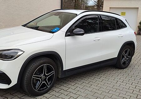 Mercedes-Benz GLA 250 e DCT -