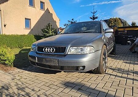 Audi A4 1.8 T Avant -