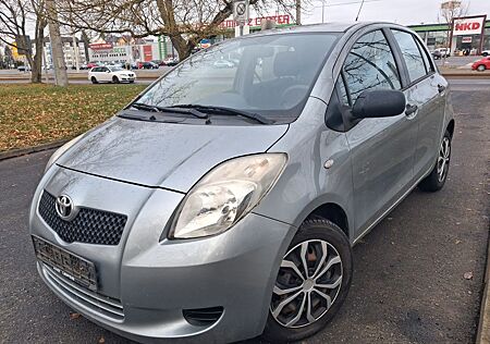 Toyota Yaris 1,3 Benzin