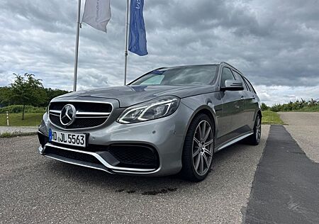 Mercedes-Benz E 63 AMG S T / Steuerkette und Versteller neu