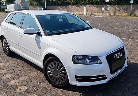 Audi A3 1.6 Attraction Sportback sehr gepflegt