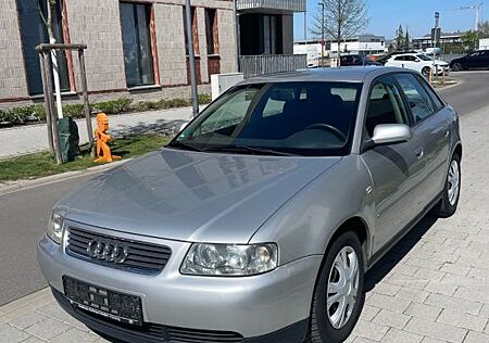 Audi A3 1.6 1. Hand TÜV 11/26