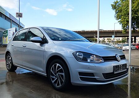 VW Golf Volkswagen VII Lim. Trendline BMT Navi Sitzheizung Alu