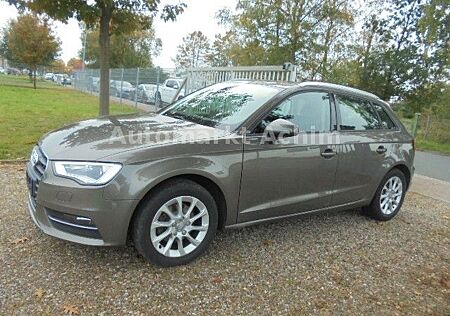 Audi A3 1.4 TFSI Sportback KLIMATRONIC+NAVI+XENON