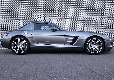 Mercedes-Benz SLS AMG Carbon designo Flechtleder