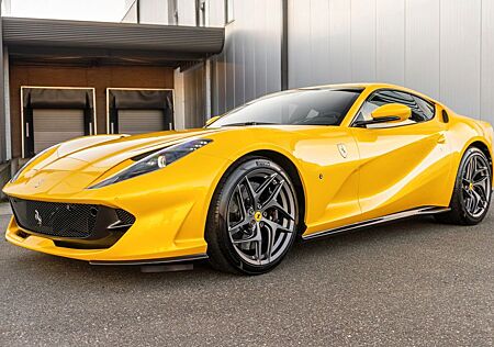 Ferrari 812 Superfast - Atelier - Giallo Triplo Strato