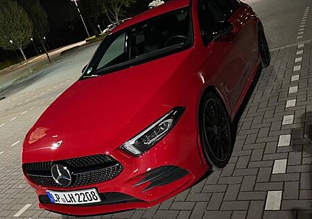 Mercedes-Benz A 220 4MATIC DCT -