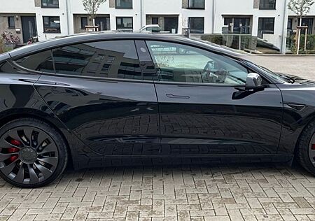 Tesla Model 3 Allradantrieb mit Dualmotor Performa...