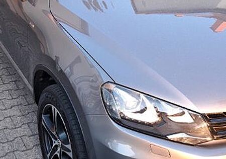 VW Touareg Volkswagen 3.0 Hybrid Tiptronic -