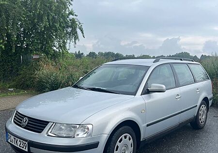 VW Passat Variant Volkswagen 1.9 TDI Basis
