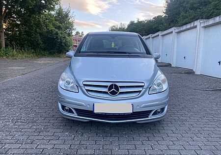 Mercedes-Benz B 200 - PDC - 2.HAND -TeiLLeder - Harman Kardon