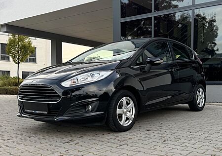 Ford Fiesta Titanium KLIMAAUTO. PDC SHZ LED Bluetooth