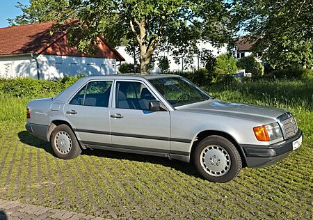 Mercedes-Benz 300 W 124, 300E Daimler Benz E-Klasse Limousine Top!