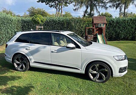 Audi Q7 3.0 TFSI BOSE, Pano, HUD,,Sitzbelüft, 7 Sitze