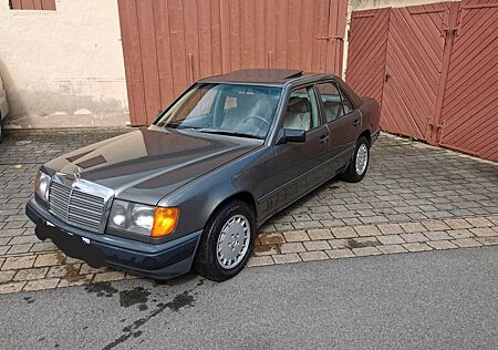 Mercedes-Benz E 260 W124 /